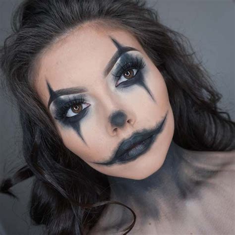 EASY CLOWN MAKEUP This cosmetics is very basic yet exceptionally spooky ...