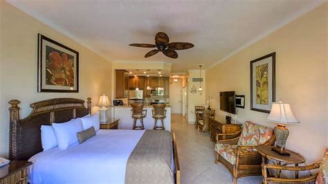 Lahaina Shores Beach Resort 606 - Vacation Rentals | Homes & Hideaways ...