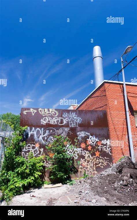 Graffiti alleyway hi-res stock photography and images - Alamy