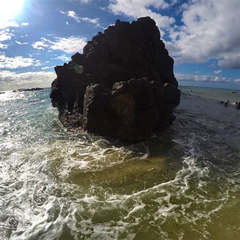 Jump Rock at Waimea Bay Beach Park, Haleiwa Oahu