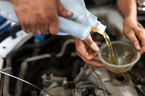 What Are the Benefits of High-Mileage Motor Oil - United Auto Care