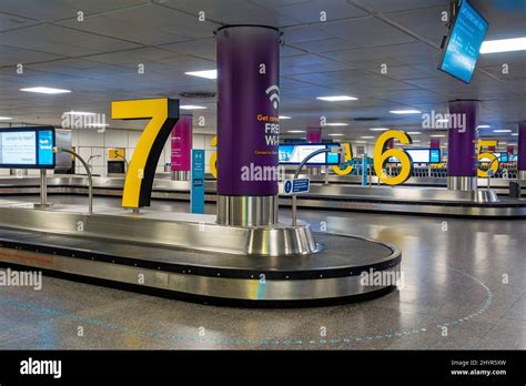 Baggage carousel billboard hi-res stock photography and images - Alamy