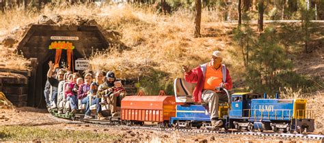 Trainspotting at Train Mountain Railroad Museum | Travel Southern Oregon