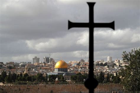 Israel rejects 'alarm call' by Christian leaders in Jerusalem - BBC News