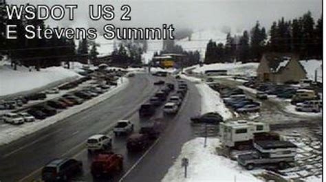 US 2 at Stevens Pass reopens after snow slide | KOMO