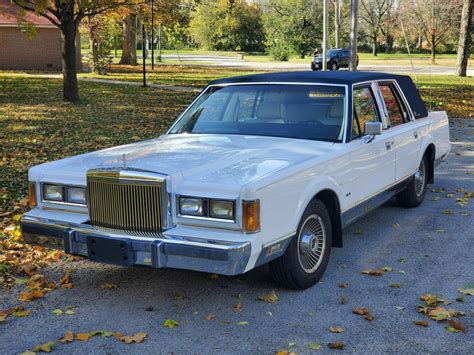 1989 Lincoln Town Car Signature Presidential Edition 4 Door Full Size ...