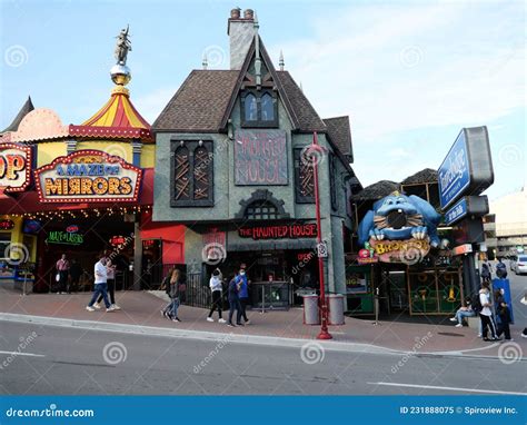 Clifton Hill Amusement Area In Niagara Falls Editorial Photo ...