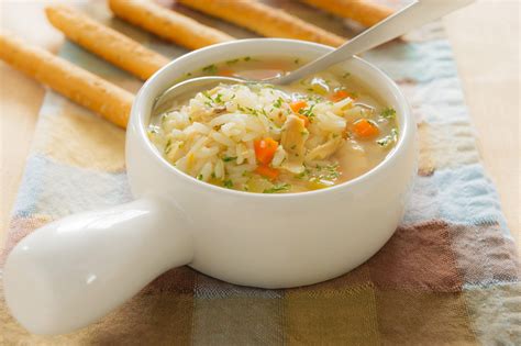 Caldo de Pollo con Arroz de Coliflor | Recipe | Recipes, Soup and salad ...