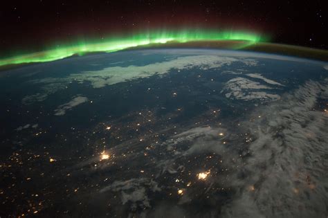 The recent aurora as seen from the ISS (source in comments)[4928 x 3280 ...