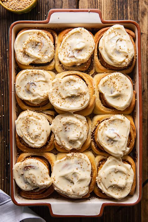 Cinnamon Rolls with Maple Cream Cheese Icing - Vikalinka