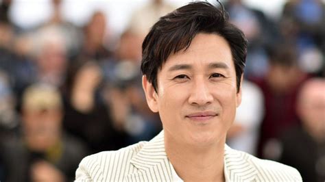 Lee Sun-kyun: Parasite actor, 48, found dead in apparent suicide - BBC News