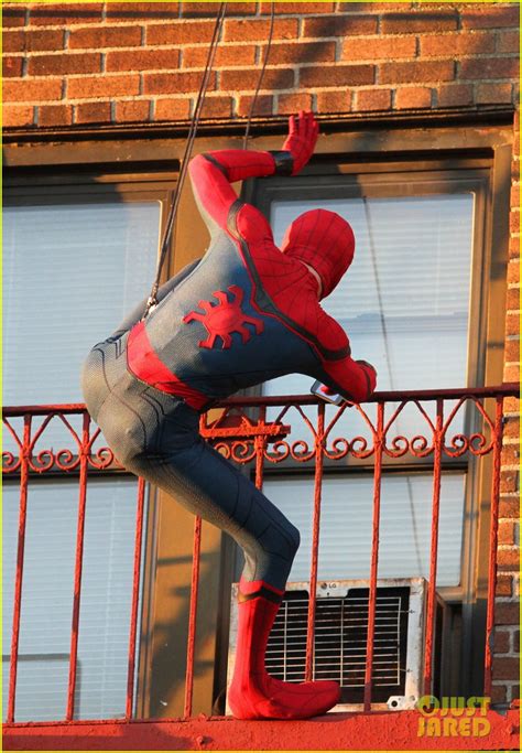 Tom Holland Performs His Own 'Spider-Man' Stunts on NYC Fire Escape ...