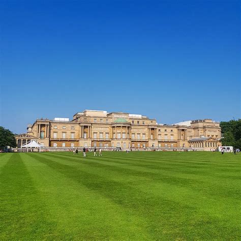 Photo Album: Buckingham Palace Gardens