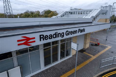 Aerial footage shows entirety of new Reading Green Park Station ...