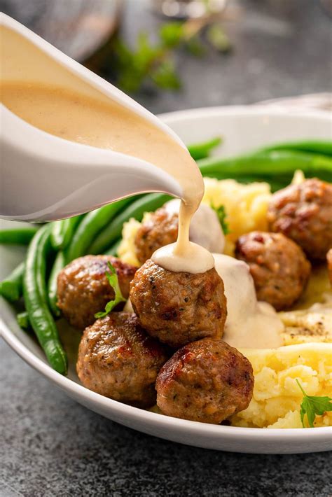 Easy Swedish Meatballs with Creamy Sauce | Meatball recipes easy ...