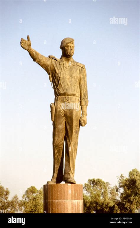 Saddam hussein statue baghdad Banque de photographies et d’images à ...