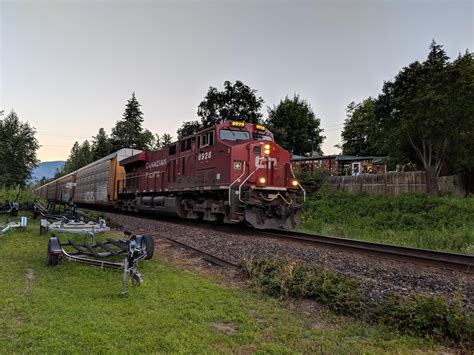 Took this pic today in Salmon Arm, BC : r/trains