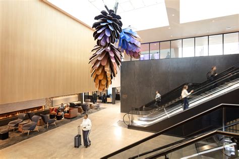 United Opens Largest Ever Club Lounge at Denver International Airport ...