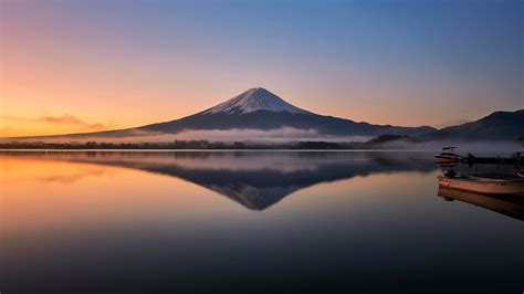 Winter Sunrise at Lake Kawaguchiko [OC] : r/japanpics