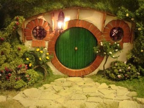 Bilbo's front door- miniature hobbit hole 😄 | Hobbit house, The hobbit ...