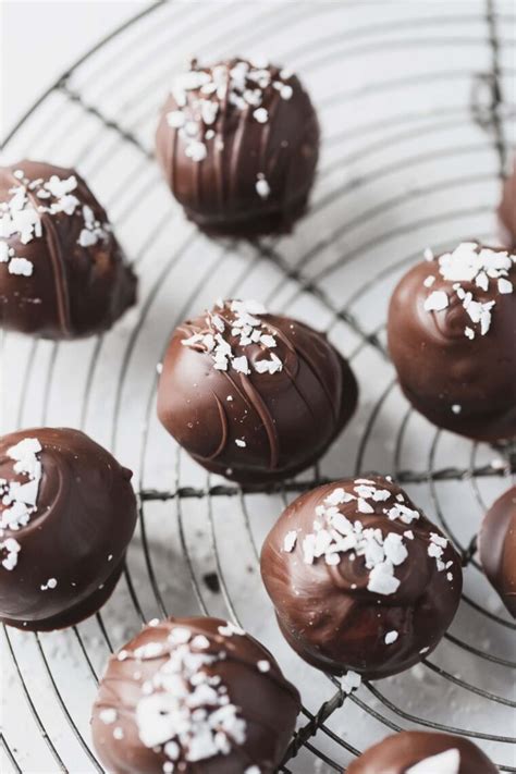 Sparkly Lumps of Coal Oreo Truffles - Oh Sweet Basil