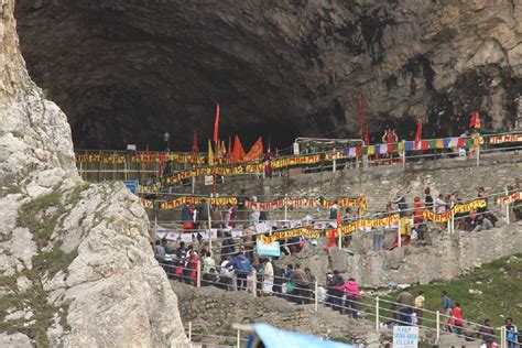 Amarnath Yatra touches 2L, over 15,000 have 'darshan' in one day