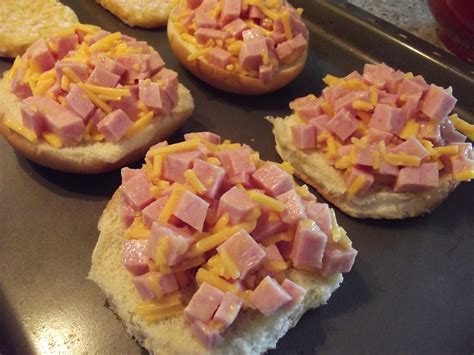 The D's and the Dogs: Foodie Friday! - Spam Sandwiches