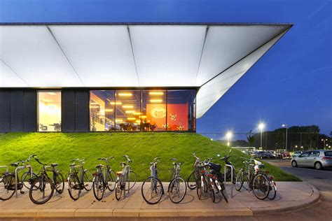 Sports Pavilion / MoederscheimMoonen Architects | ArchDaily