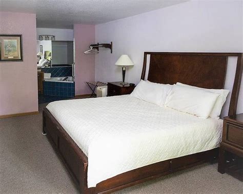 Jacuzzi Suite 4P Motel Room/Kansas City, MO Area - Platte City ...