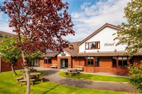 Rufford Arms Hotel goes on the market for £1.2m - LancsLive