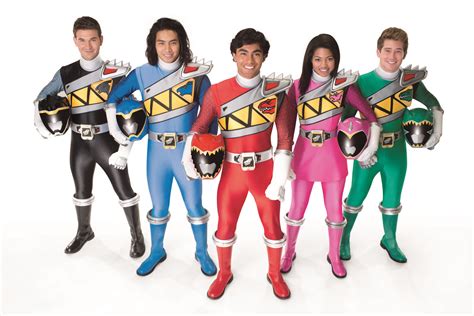 Adiya Tri Sekai: Apa sih bedanya Super Sentai dengan Power Rangers