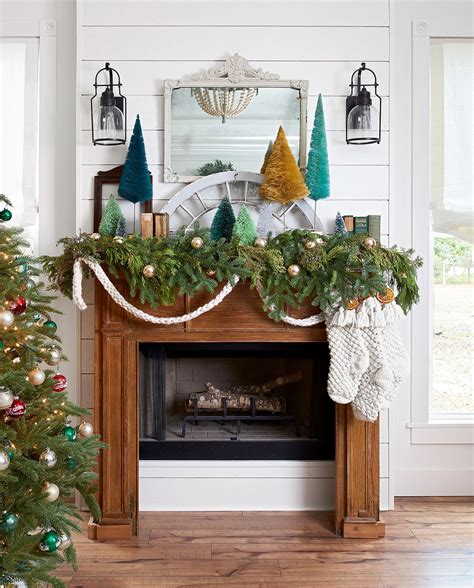 41 Pretty Ways to Decorate Your Mantel for Christmas | Diy christmas ...