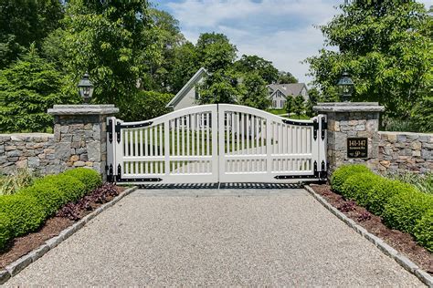 Entrance & Driveway Gates | Atlas Outdoor