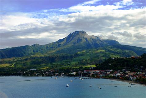 Montagne Image: Randonnee Montagne Pelee Par Grande Savane