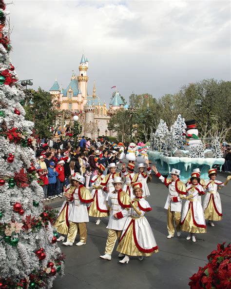 Disneyland Christmas Parade and Fireworks - Dad Logic