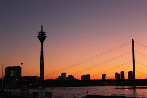 Düsseldorf Skyline Foto & Bild | architektur, stadtlandschaft ...