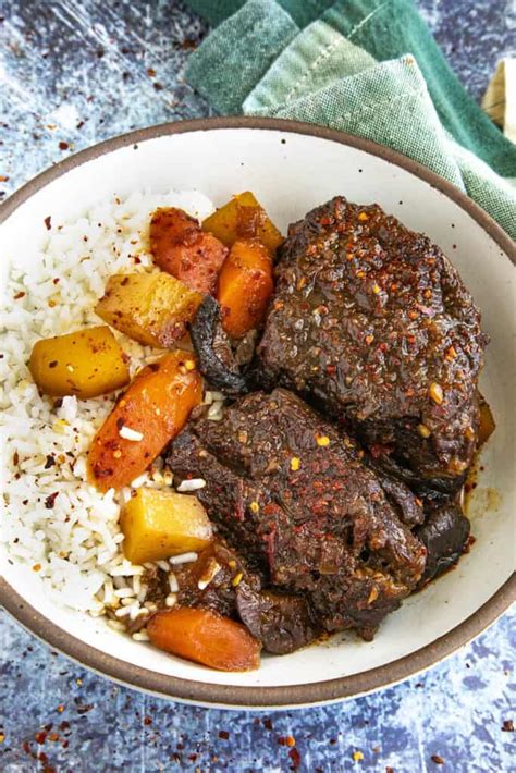 Galbi Jjim Recipe (Korean Braised Short Ribs) - Chili Pepper Madness