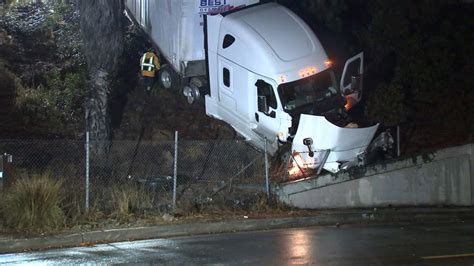 Eagle Rock crash: Big rig veers off rain-slicked 134 Freeway, crashes ...