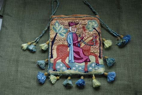 opus anglicanum purse | Medieval embroidery, Hand embroidery patterns ...