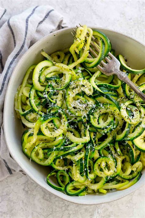 How to Make Zucchini Noodles (Zoodles) - Jessica Gavin