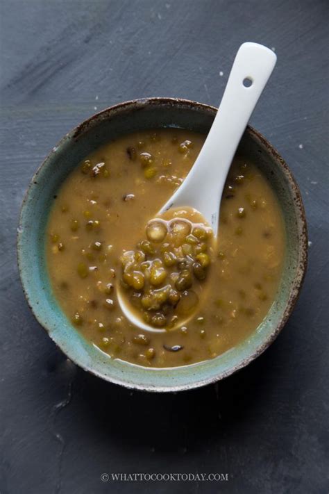 Sweet Mung Bean / Green Bean Soup with Sago Pearls (Bubur Kacang Hijau)