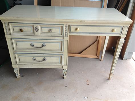 Lauren Kelly Finds: How To Mod Podge Furniture DIY