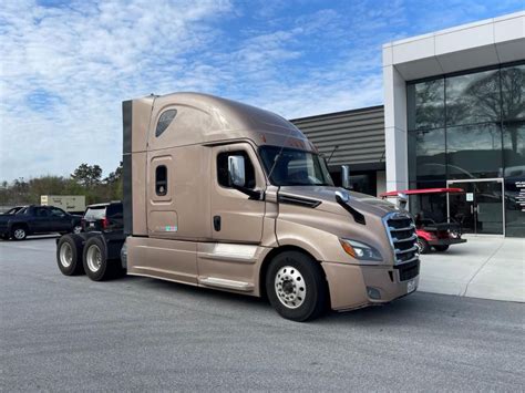 2018 FREIGHTLINER CASCADIA 125 EVOLUTION - Vanguard Truck Centers