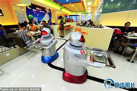 China's Largest Robot Restaurant is Crawling with WALL-E-Style Waiters ...