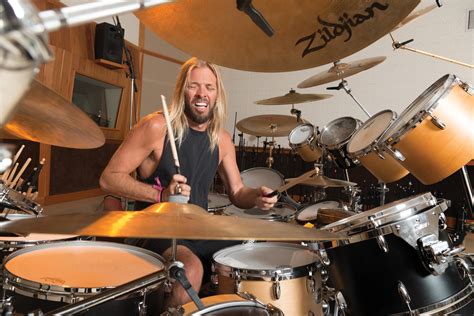 The Foo Fighters’ Taylor Hawkins - Modern Drummer Magazine