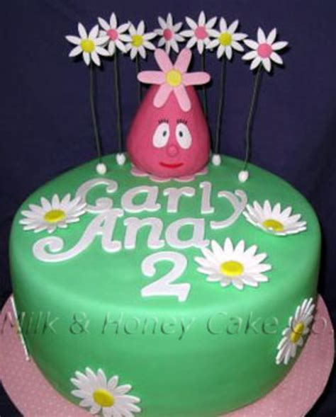 Foofa Daisy Cake - CakeCentral.com