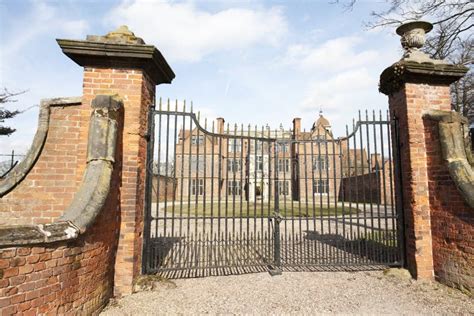 Mansion entrance gates stock image. Image of house, historic - 13452233