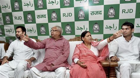 Bihar political crisis: RJD backs Lalu Prasad Yadav and family, says ...