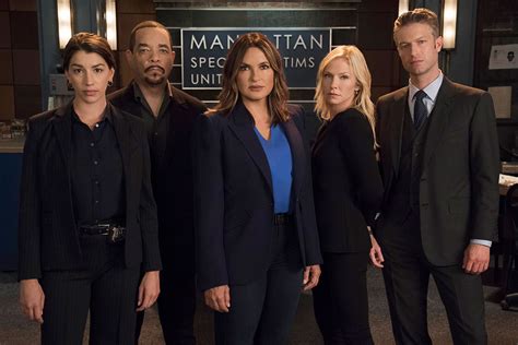 Mariska Hargitay Posted a Photo of the SVU Cast Reuniting | NBC Insider