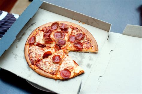 Takeaway pepperoni pizza - Free Stock Image